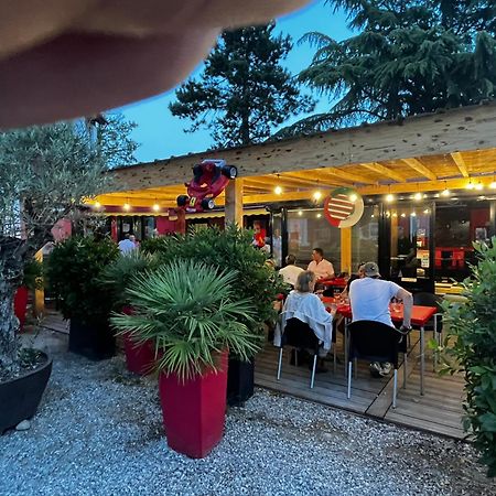 Pont-de-Chéruy Hotel Le Cosy מראה חיצוני תמונה