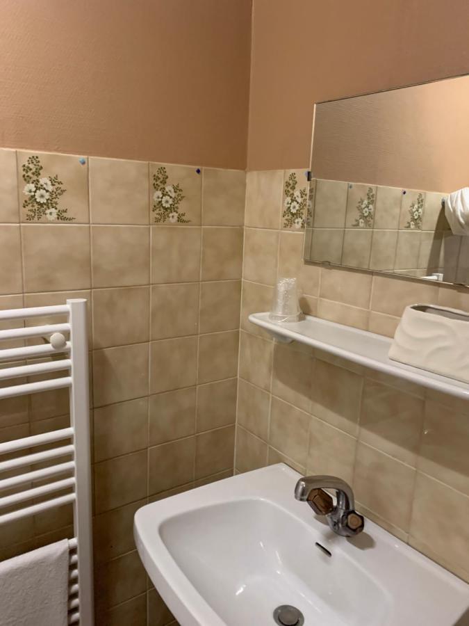 Pont-de-Chéruy Hotel Le Cosy מראה חיצוני תמונה
